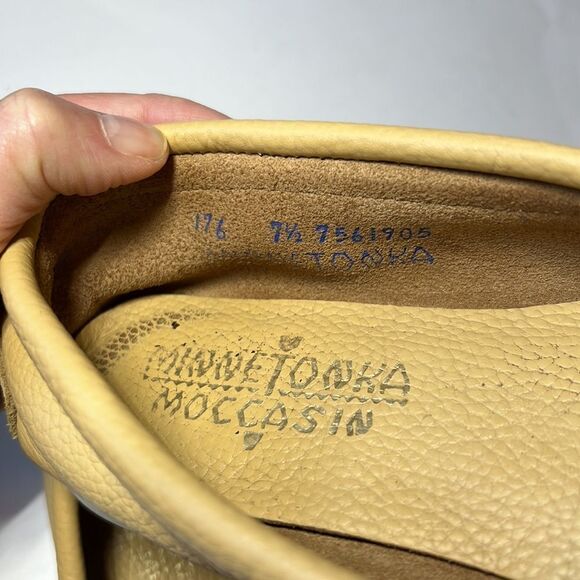 MINNETONKA Women’s Thunderbird Boat Moccasin Shoes Tan Size 7.5 - Picture 11 of 15